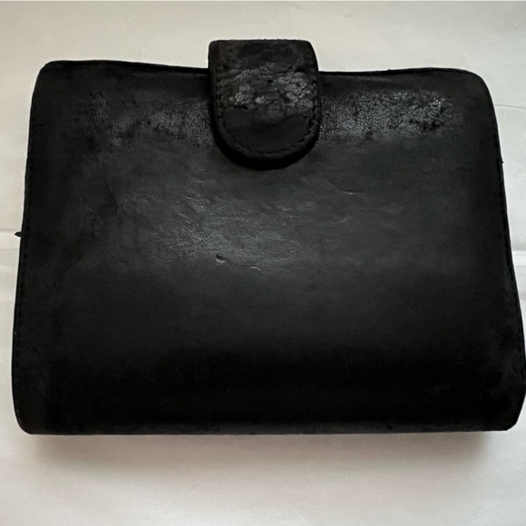 CHANEL Mini Black Caviar Leather Timeless Kisslock Compact Wallet Callouts shown - Picture 3 of 12